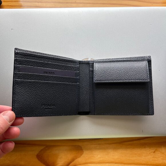 Prada wallet (AUTHENTIC) - Picture 3 of 6